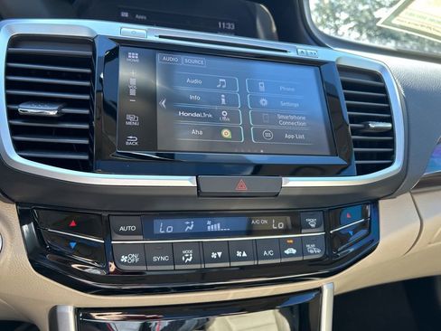 Used 2017 Honda Accord EX-L image 32