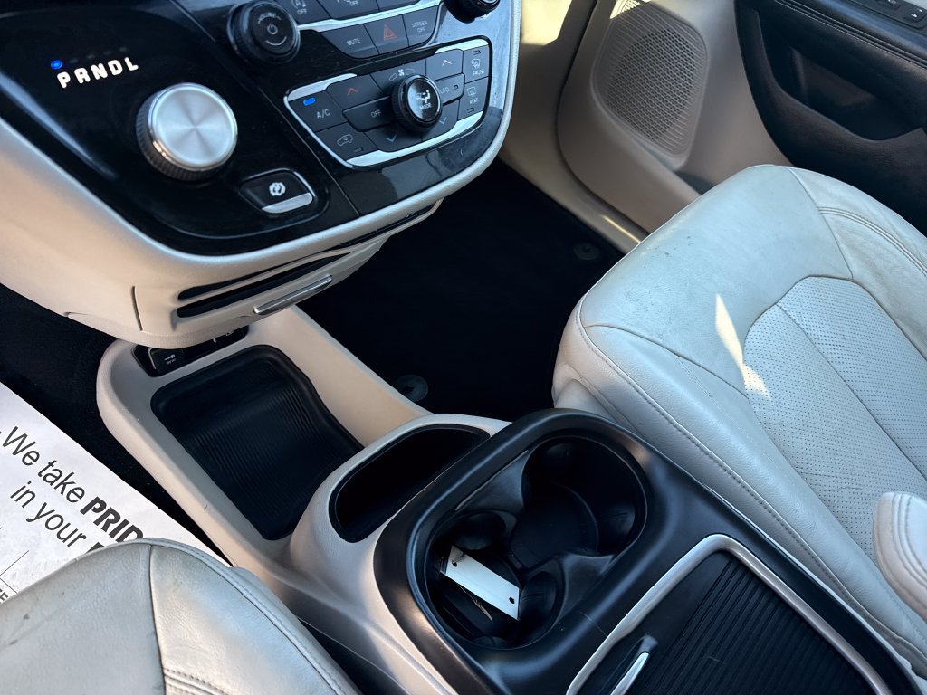 Used 2021 Chrysler Pacifica Touring-L FWD image 24