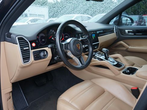 Used 2021 Porsche Cayenne AWD/4WD image 12