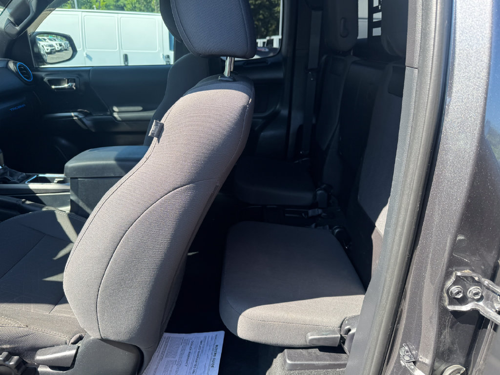 Used 2019 Toyota Tacoma TRD Sport AWD/4WD image 33
