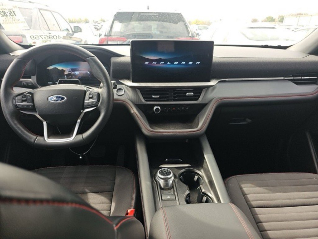 Used 2025 Ford Explorer ST-Line w/ ST-Line Street Pack AWD/4WD image 9