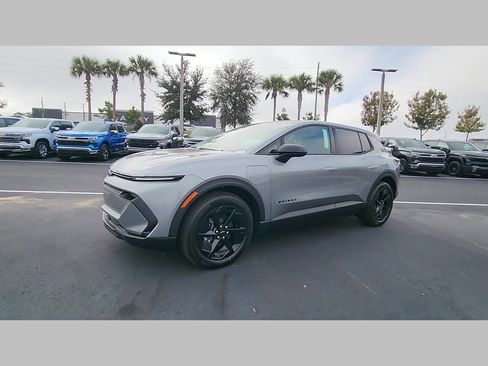 New 2026 Chevrolet Equinox EV LT image 15