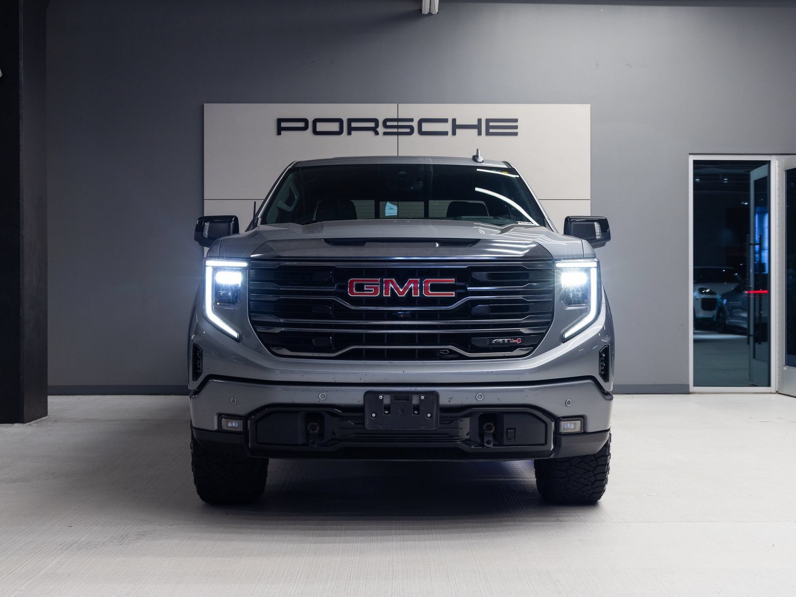 Used 2023 GMC Sierra 1500 AT4 w/ Technology Package AWD/4WD image 10