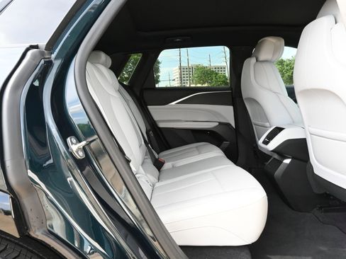 Used 2024 Cadillac Lyriq Luxury RWD image 24