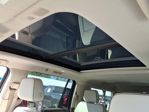 Used 2023 GMC Yukon XL Denali AWD/4WD image 17