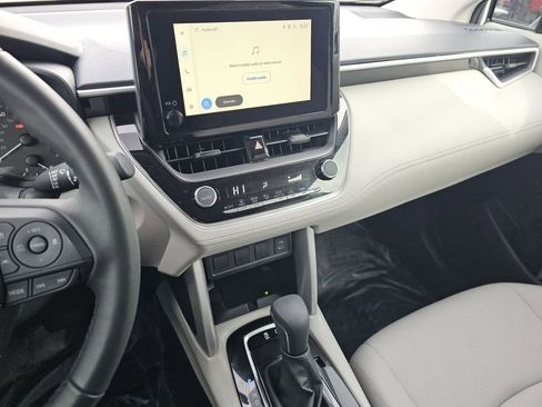 Used 2025 Toyota Corolla Cross LE image 36
