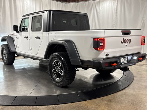 Used 2026 Jeep Gladiator Mojave AWD/4WD image 9