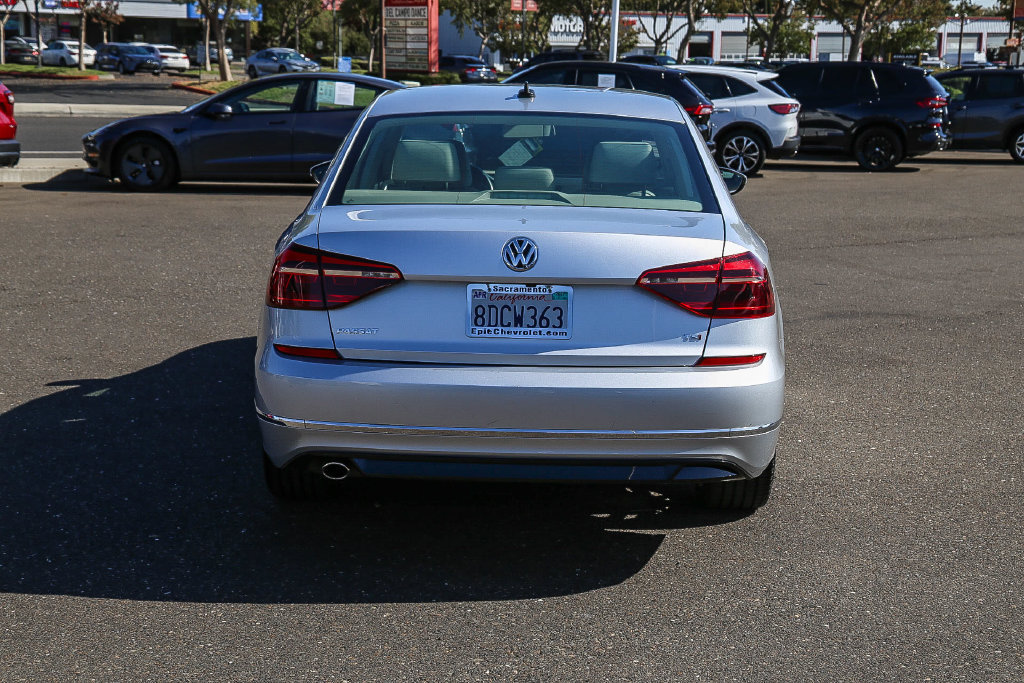 Used 2018 Volkswagen Passat 2.0T R-Line FWD image 3