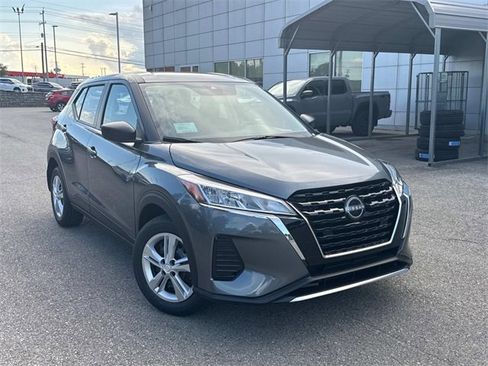 New 2025 Nissan Kicks Play S image 2