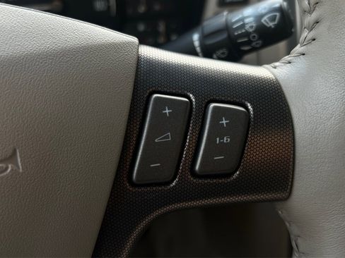 Used 2005 Cadillac XLR image 27