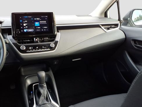 Used 2024 Toyota Corolla LE w/ LE Convenience Package image 10