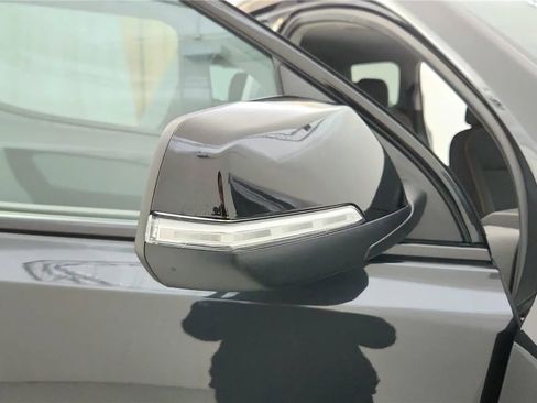Used 2020 GMC Acadia AT4 w/ Driver Alert Package II AWD/4WD image 18