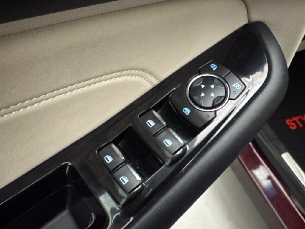 Used 2019 Ford Edge Titanium w/ Equipment Group 301A AWD/4WD image 25