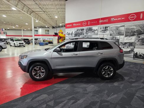 Used 2019 Jeep Cherokee Trailhawk AWD/4WD image 7