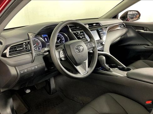 Used 2019 Toyota Camry LE image 18