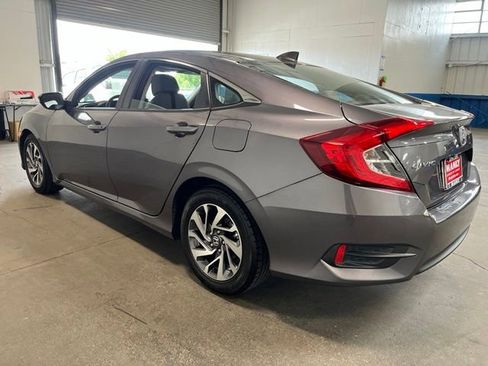 Used 2018 Honda Civic EX image 5