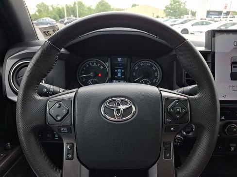 Used 2023 Toyota Tacoma TRD Off-Road w/ TRD Premium Off Road Package AWD/4WD image 19