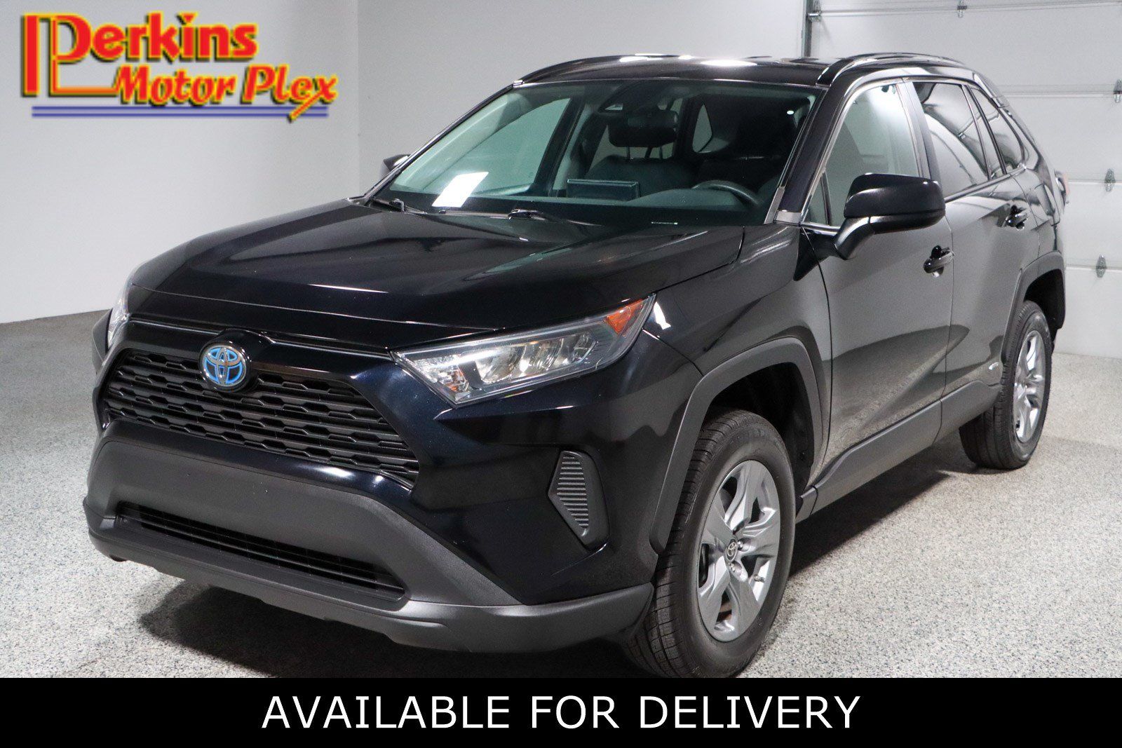 Used 2022 Toyota RAV4 LE AWD/4WD image 1