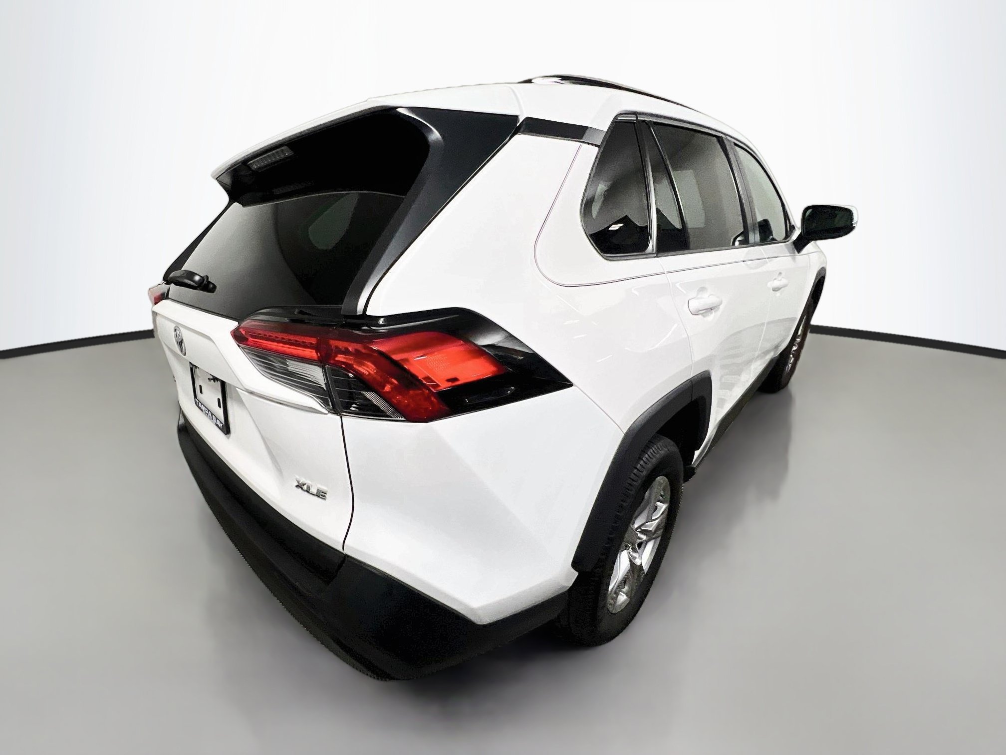 Used 2023 Toyota RAV4 XLE w/ Convenience Package FWD image 4