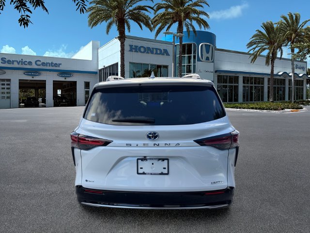 Used 2025 Toyota Sienna Limited FWD image 6