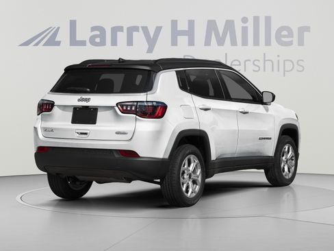 Used 2025 Jeep Compass Limited AWD/4WD image 4
