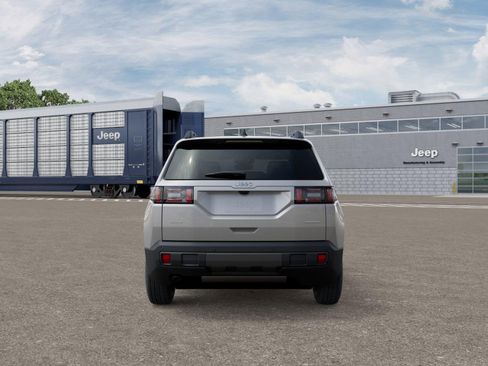 New 2026 Jeep Cherokee Laredo image 7