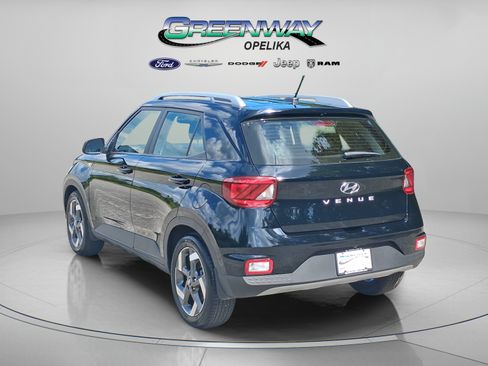 Used 2025 Hyundai Venue SEL FWD image 5