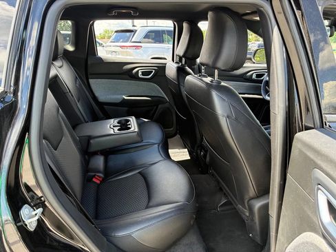 Used 2024 Jeep Compass Latitude AWD/4WD image 45