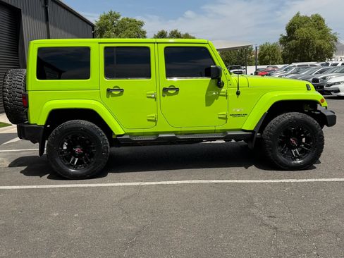 Used 2013 Jeep Wrangler Unlimited Sahara w/ Connectivity Group AWD/4WD image 8