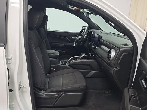Used 2024 Chevrolet Colorado LT w/ LT Convenience Package RWD image 9