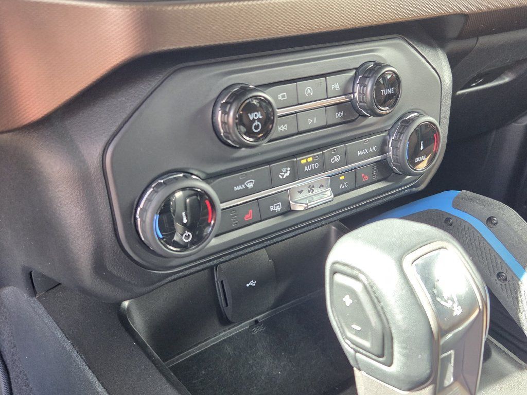 Used 2022 Ford Bronco Outer Banks AWD/4WD image 24