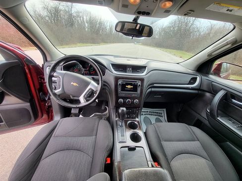 Used 2017 Chevrolet Traverse LT w/ Style and Technology Package image 9