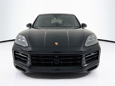 Certified 2024 Porsche Cayenne AWD/4WD image 6