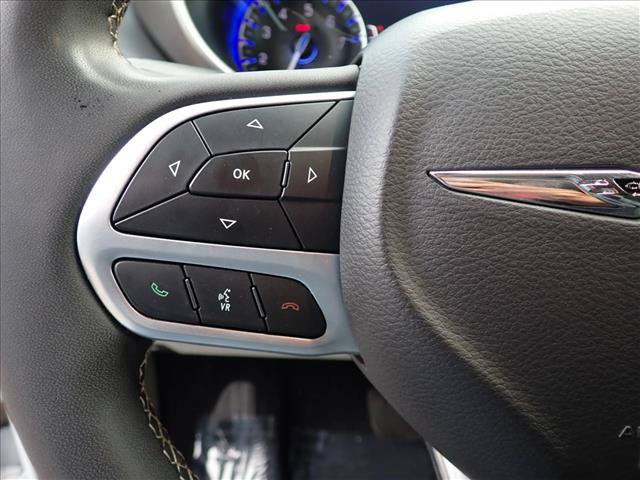 Used 2024 Chrysler Pacifica Touring-L FWD image 15