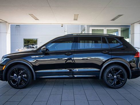 Used 2023 Volkswagen Tiguan SE R-Line image 11