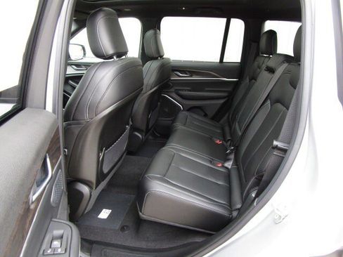 New 2026 Jeep Grand Cherokee Limited w/ Limited Altitude Package AWD/4WD image 11