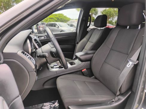 Used 2021 Jeep Grand Cherokee Laredo RWD image 40
