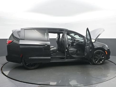 Used 2023 Chrysler Pacifica Limited w/ S Appearance Package FWD image 60