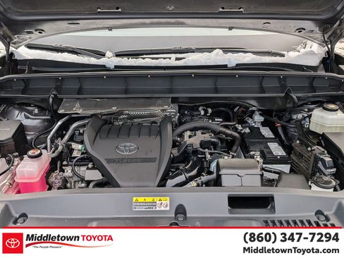 Certified 2024 Toyota Highlander XLE image 39