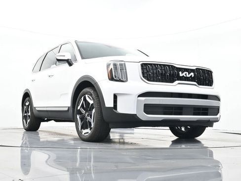 Used 2024 Kia Telluride EX w/ EX Captain's Chair Package image 33