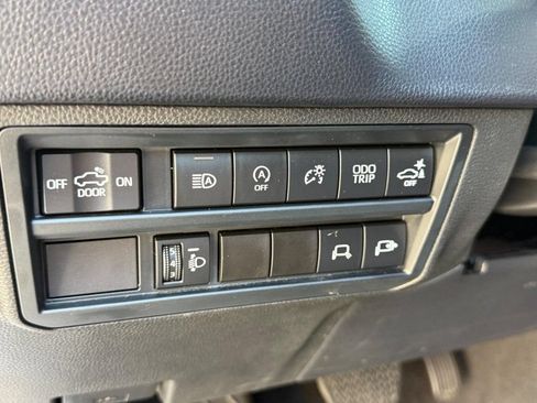 Used 2022 Toyota Tundra SR5 w/ SR5 Convenience Package AWD/4WD image 15