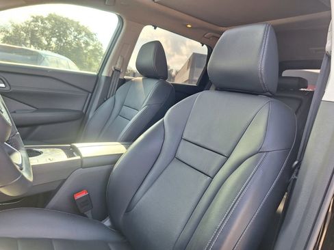 Used 2024 Nissan Rogue SL w/ SL Premium Package image 11