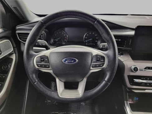 Used 2023 Ford Explorer XLT w/ Equipment Group 202A image 5