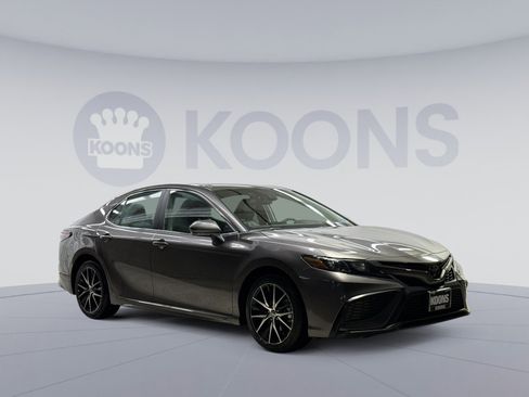 Used 2023 Toyota Camry SE image 14