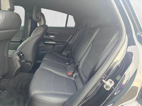 Used 2024 Mercedes-Benz GLC 300 4MATIC image 19