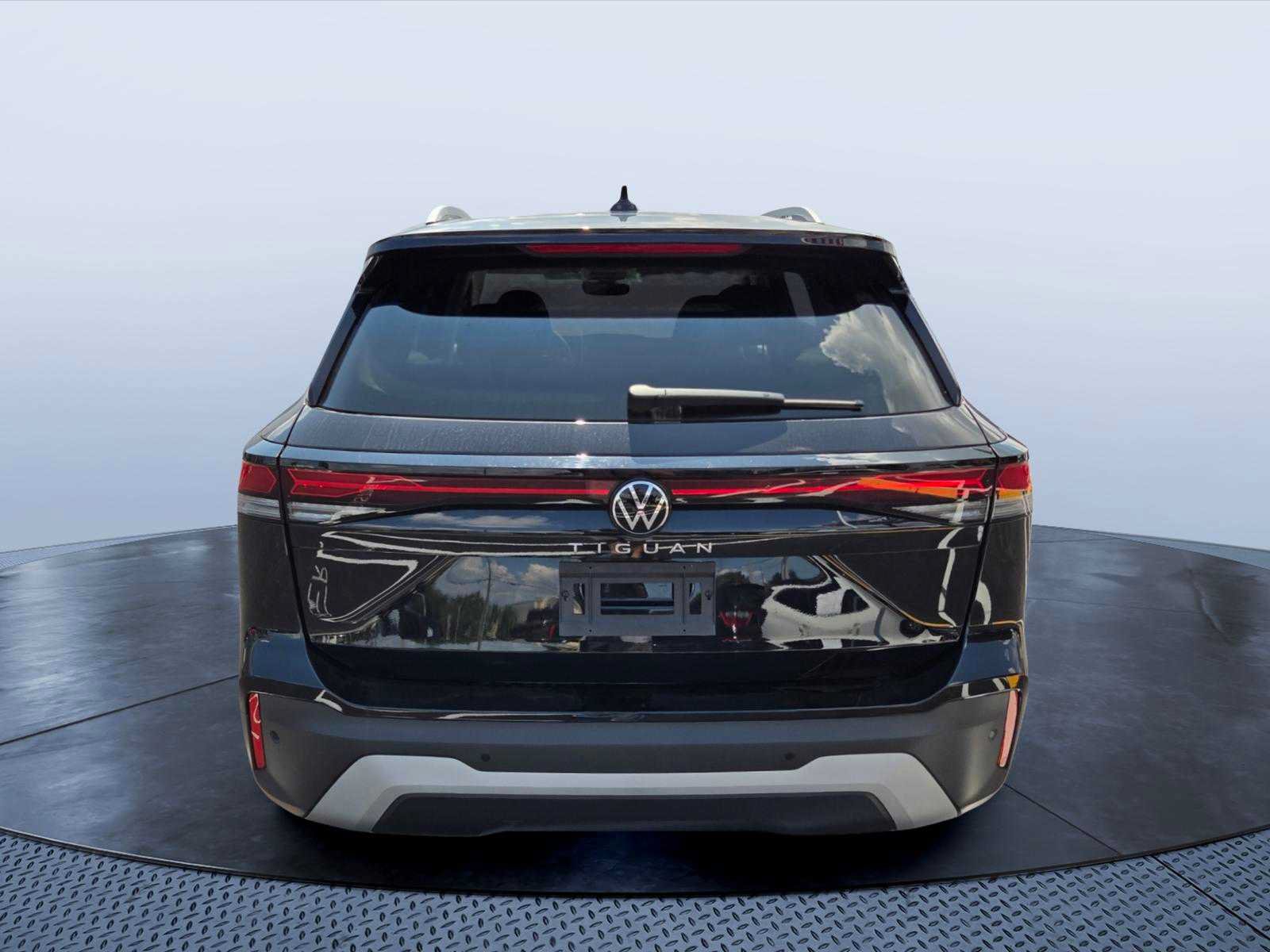 Used 2026 Volkswagen Tiguan S FWD image 4