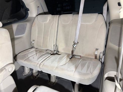 Used 2008 Hyundai Entourage image 18