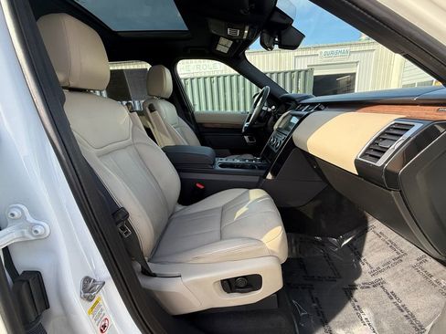 Used 2019 Land Rover Discovery SE image 28