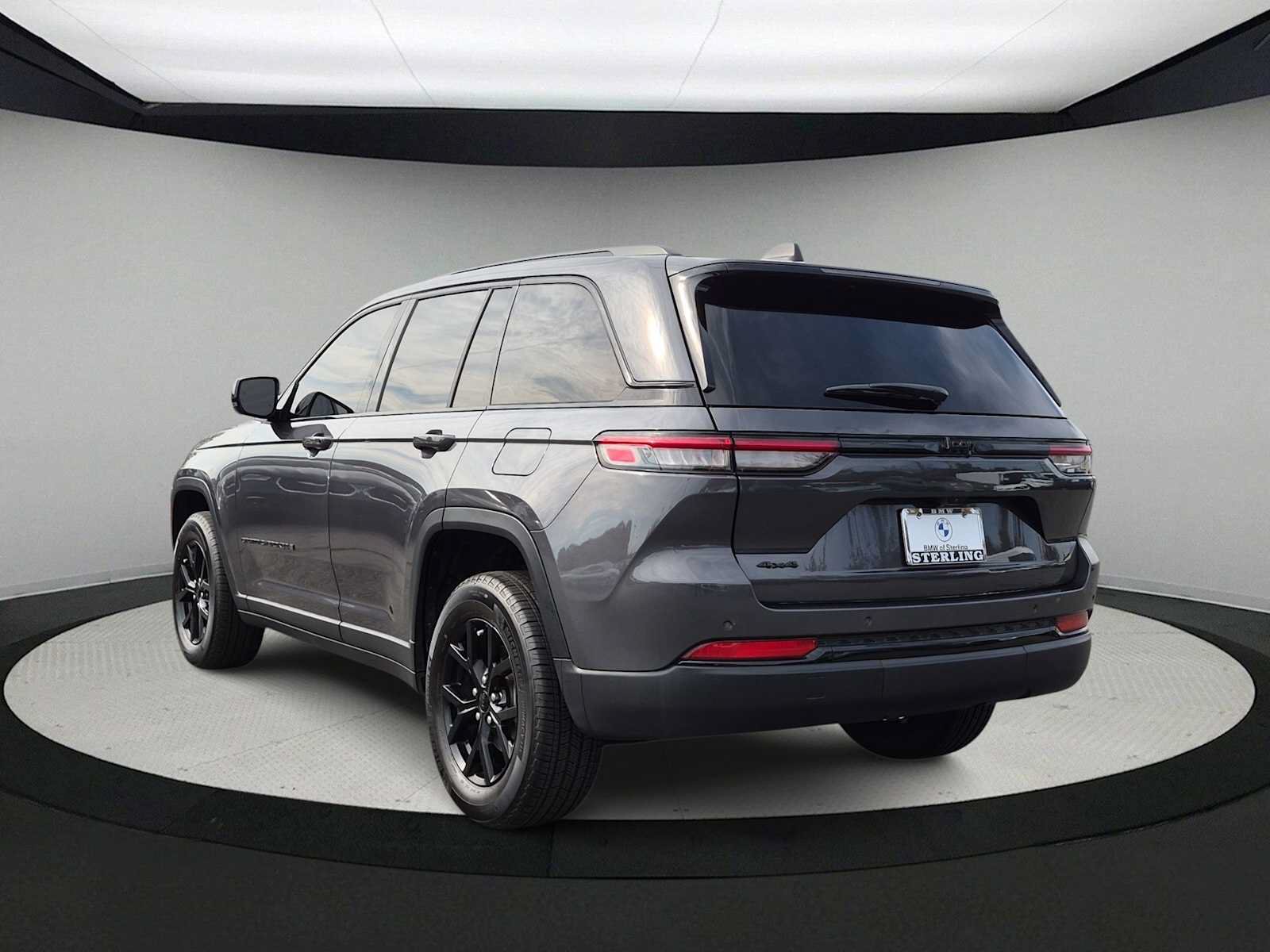 Used 2024 Jeep Grand Cherokee Altitude AWD/4WD image 6