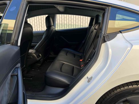 Used 2021 Tesla Model 3 Standard Range Plus image 40